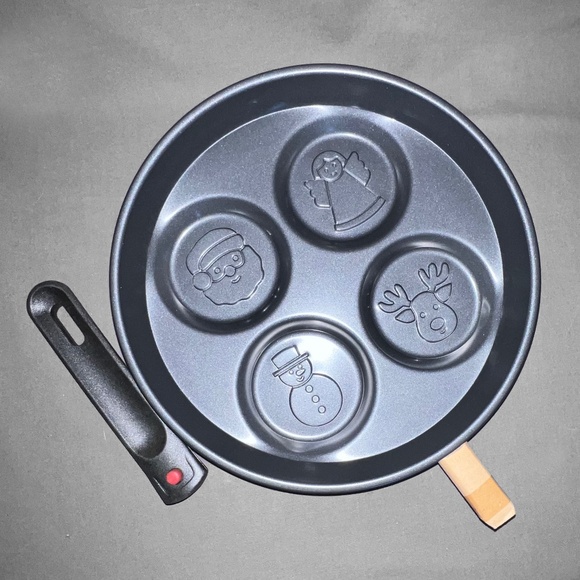 Holiday Mini Pancake Pan - Picture 1 of 3